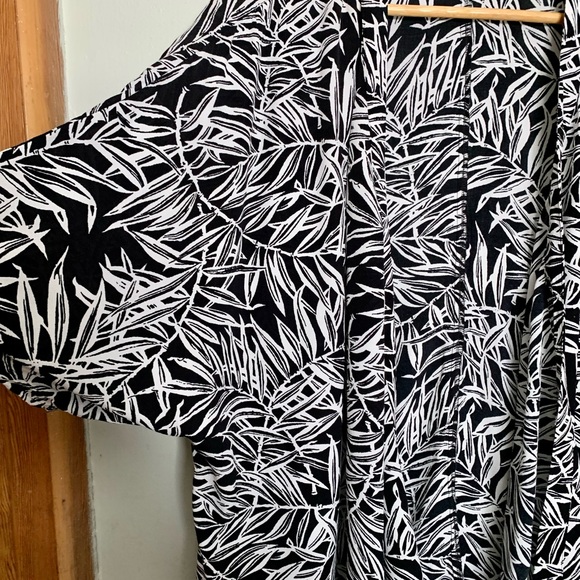 Ann Taylor Loft Light Cardigan/ Kimono/ Cover-up - Picture 2 of 3